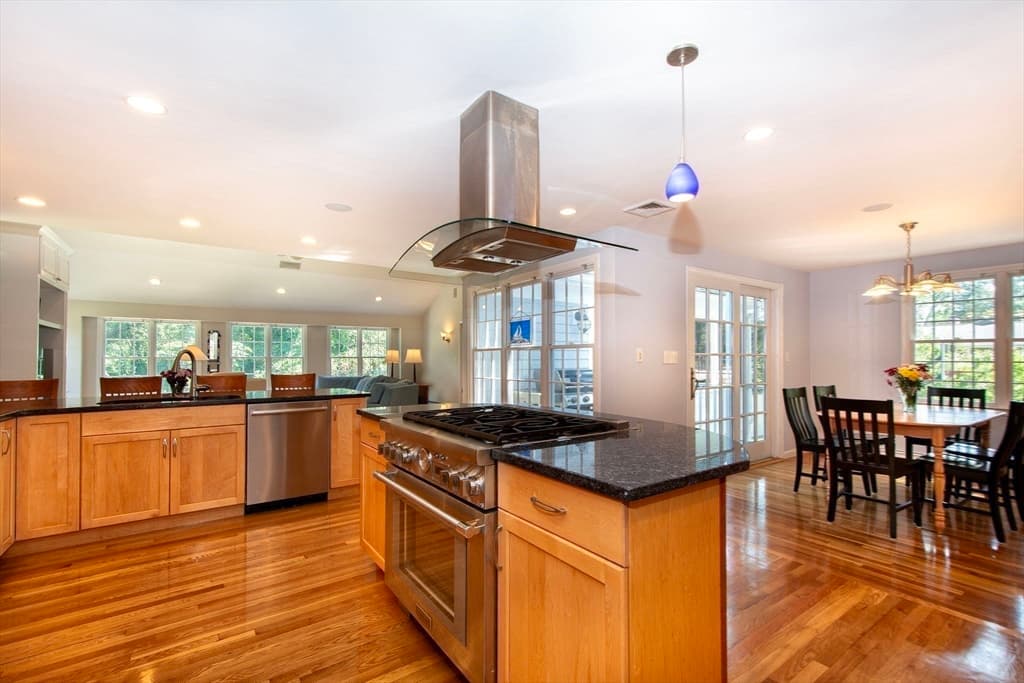 39 Ledgewood Dr, Cohasset MA 02025 photo 9