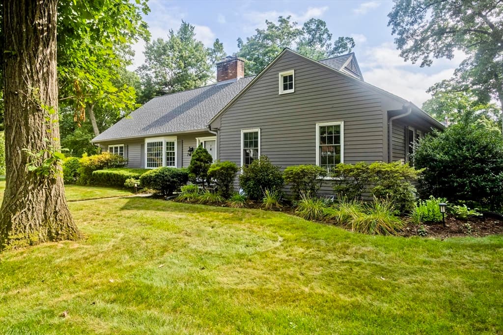 7 Woodland Rd, Westfield MA 01085 photo 3