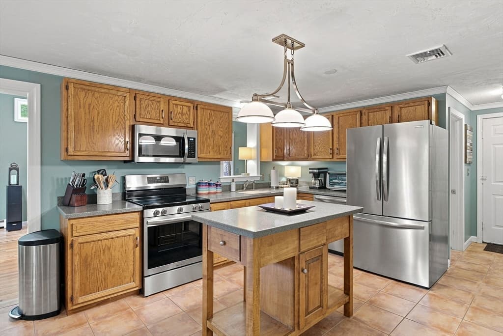 36 Barltett Street, Pembroke MA 02359 photo 4