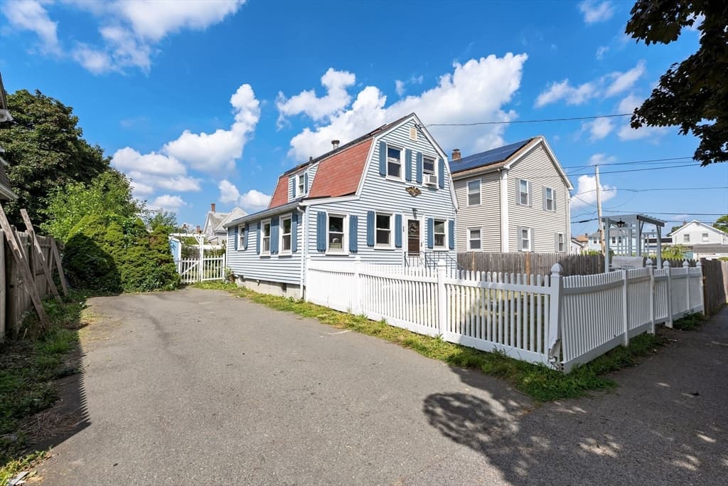 39 Macy St, Quincy MA 02169 photo 2