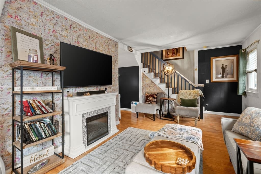 39 Macy St, Quincy MA 02169 photo 3