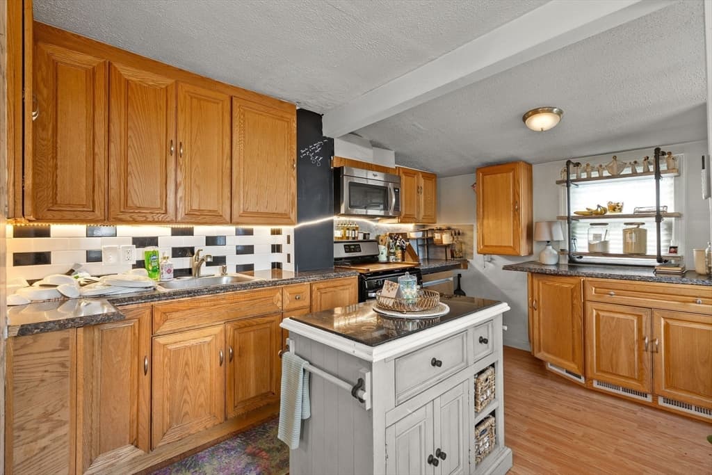 39 Macy St, Quincy MA 02169 photo 9