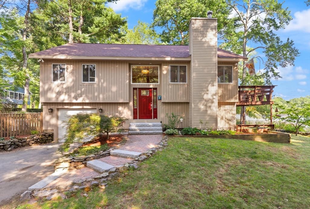 4 Minot Ave, Chelmsford MA 01824 photo 2