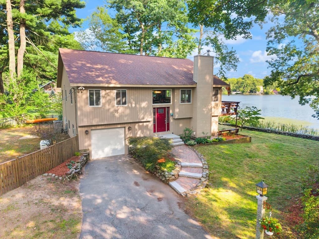 4 Minot Ave, Chelmsford MA 01824