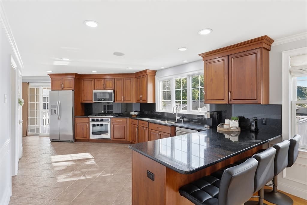 35 Oheir Way, Lowell MA 01852 photo 8