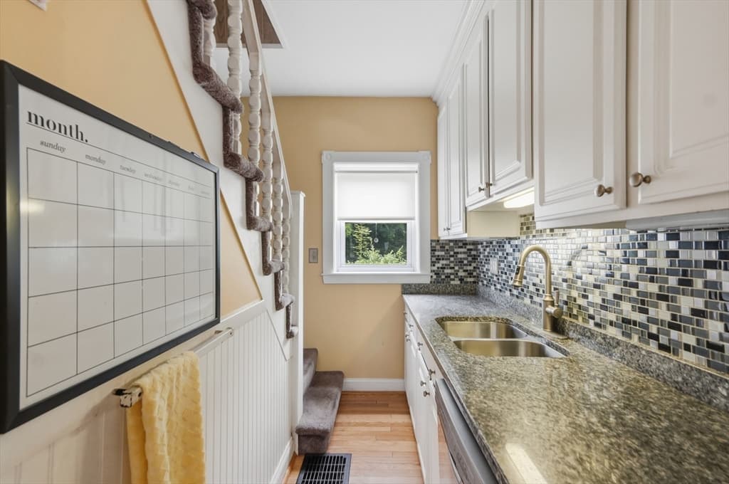 174 Willard Street, Lowell MA 01850 photo 16