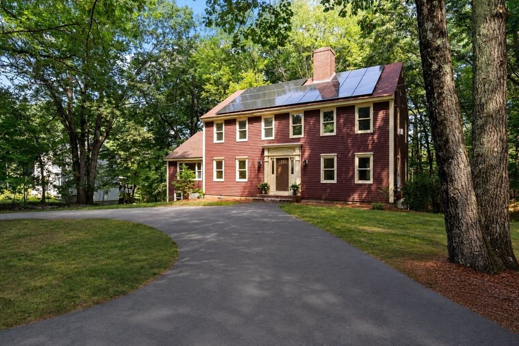 75 Elmwood Rd, Lunenburg MA 01462