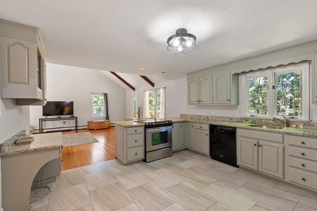 75 Elmwood Rd, Lunenburg MA 01462 photo 11