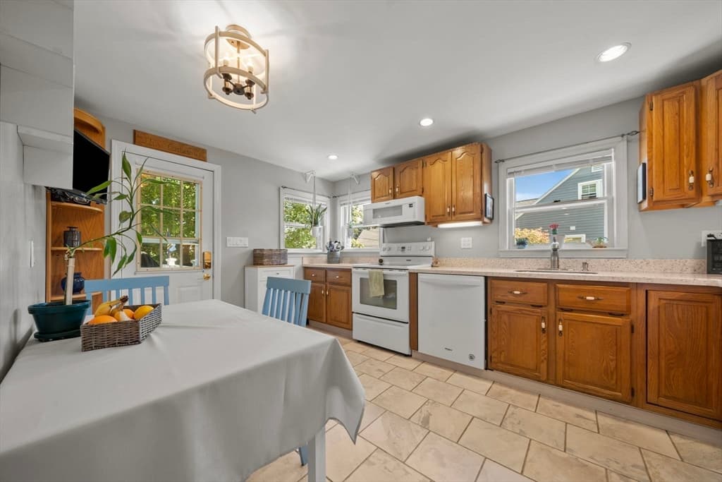 2 Sonrel St, Woburn MA 01801 photo 9