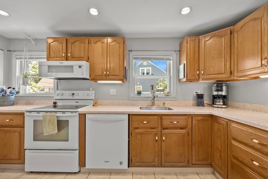 2 Sonrel St, Woburn MA 01801 photo 8