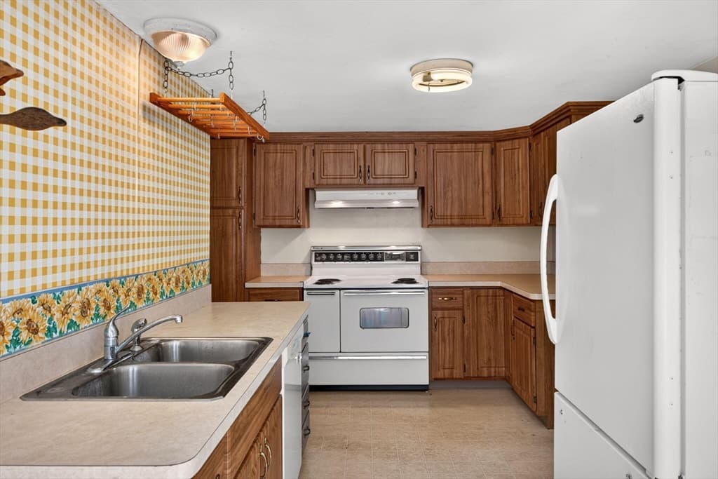 21 Old Colony Rd, Harwich MA 02645 photo 11