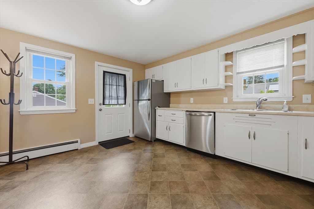 51 Lee Ave., Fitchburg MA 01420 photo 3