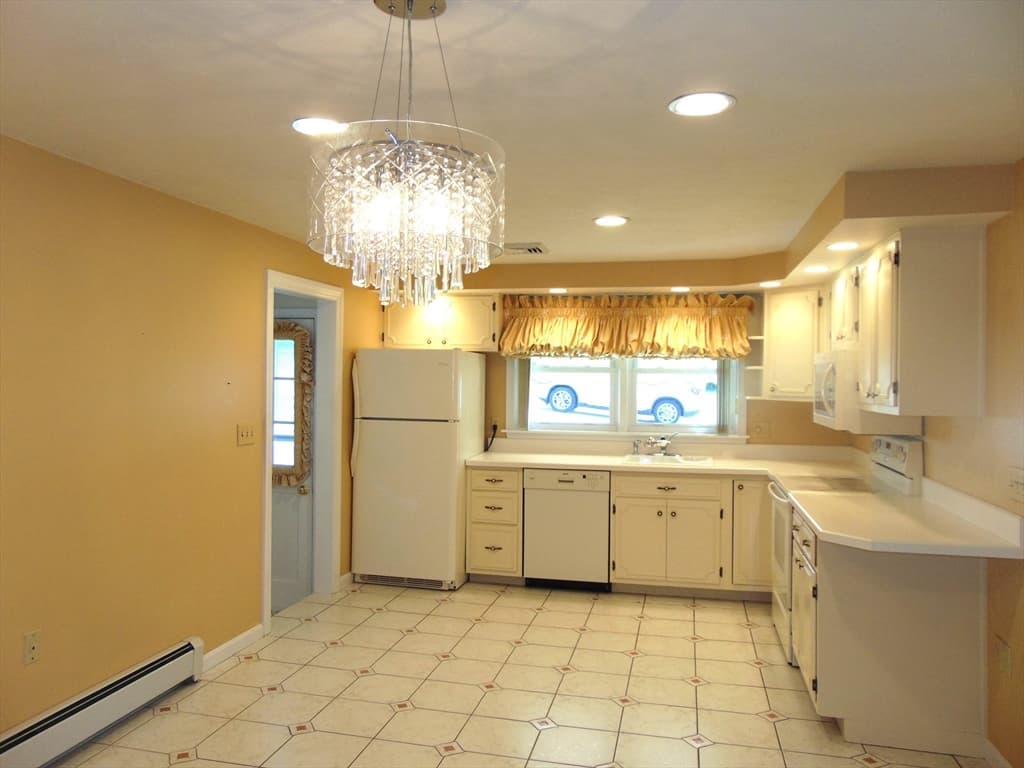 225 Reingold Ave, Fitchburg MA 01420 photo 2
