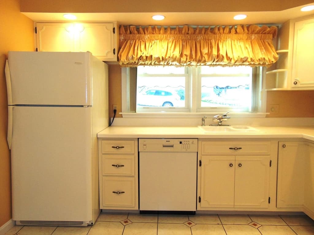 225 Reingold Ave, Fitchburg MA 01420 photo 6