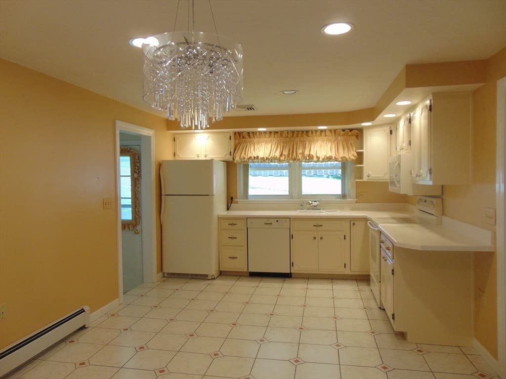 225 Reingold Ave, Fitchburg MA 01420 photo 7