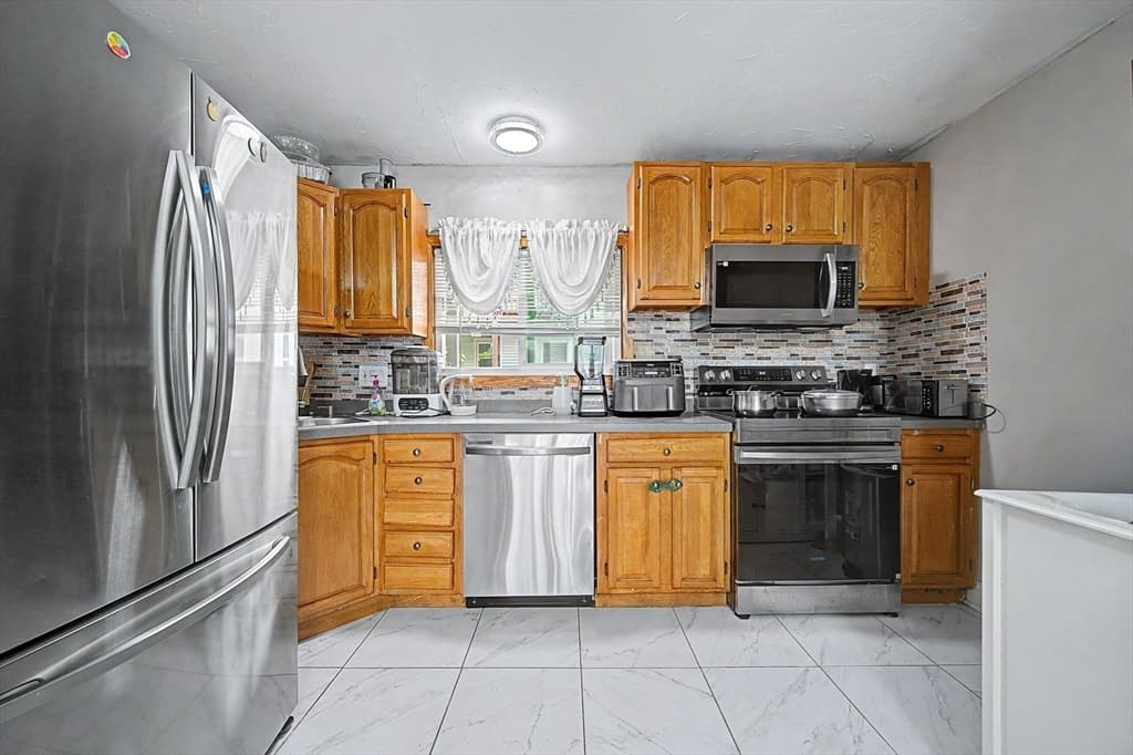 30 Riverview St, Brockton MA 02302 photo 6