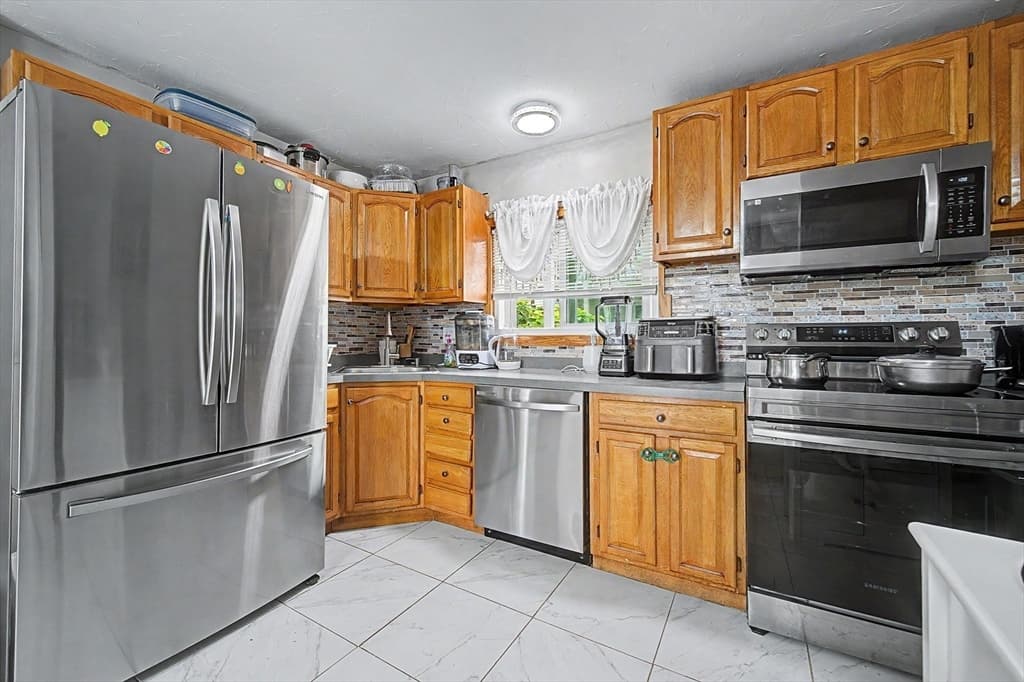 30 Riverview St, Brockton MA 02302 photo 5