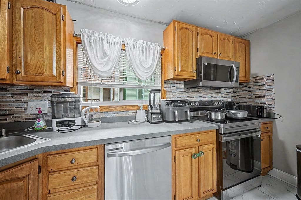 30 Riverview St, Brockton MA 02302 photo 4