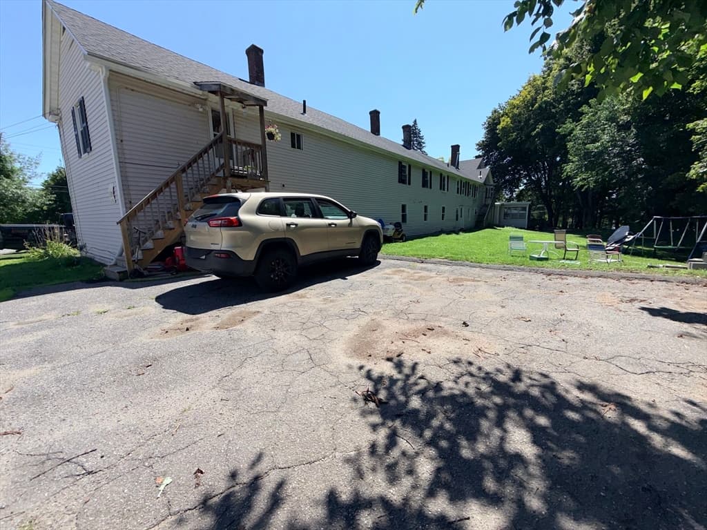 181 Pond St, Leominster MA 01453 photo 3