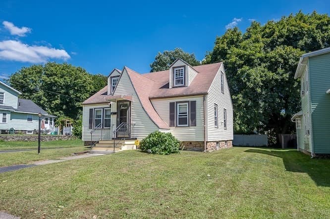 4 Grammont Rd, Worcester MA 01607 photo 2