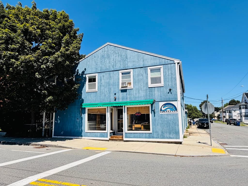 264 Mechanic St, Leominster MA 01453