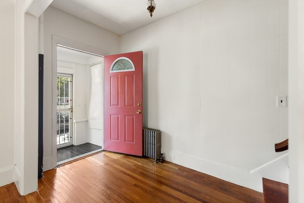 22 Clyde St, Somerville MA 02144 photo 2
