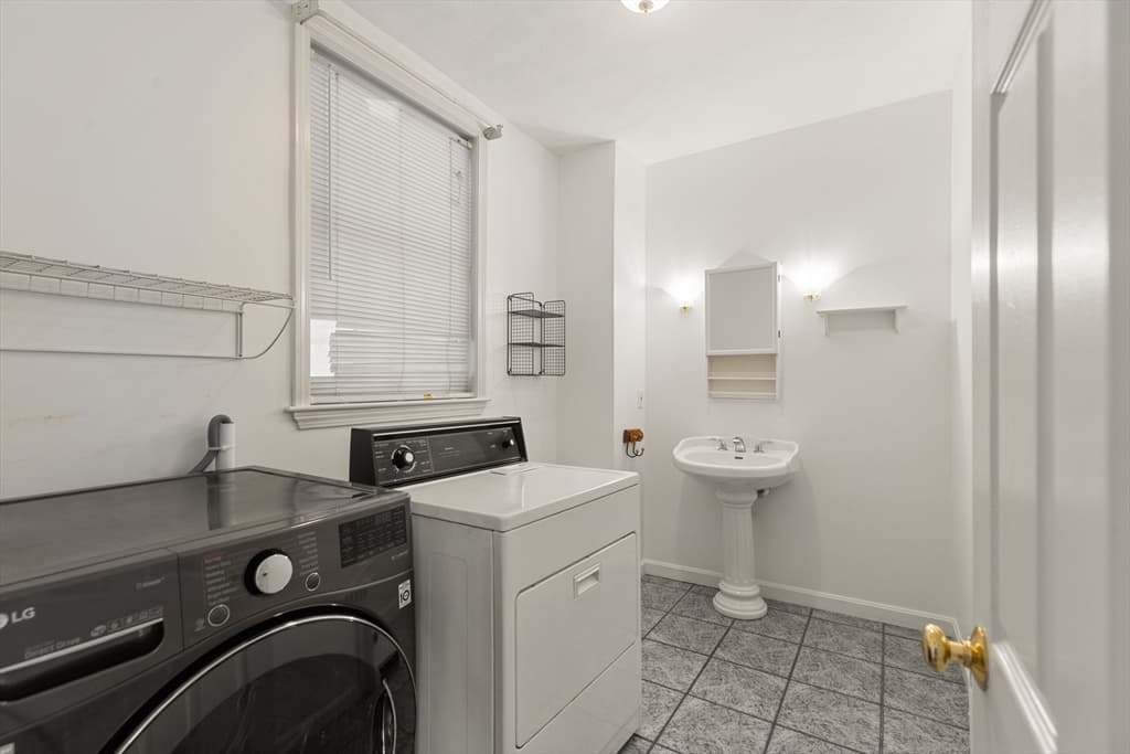 22 Clyde St, Somerville MA 02144 photo 9