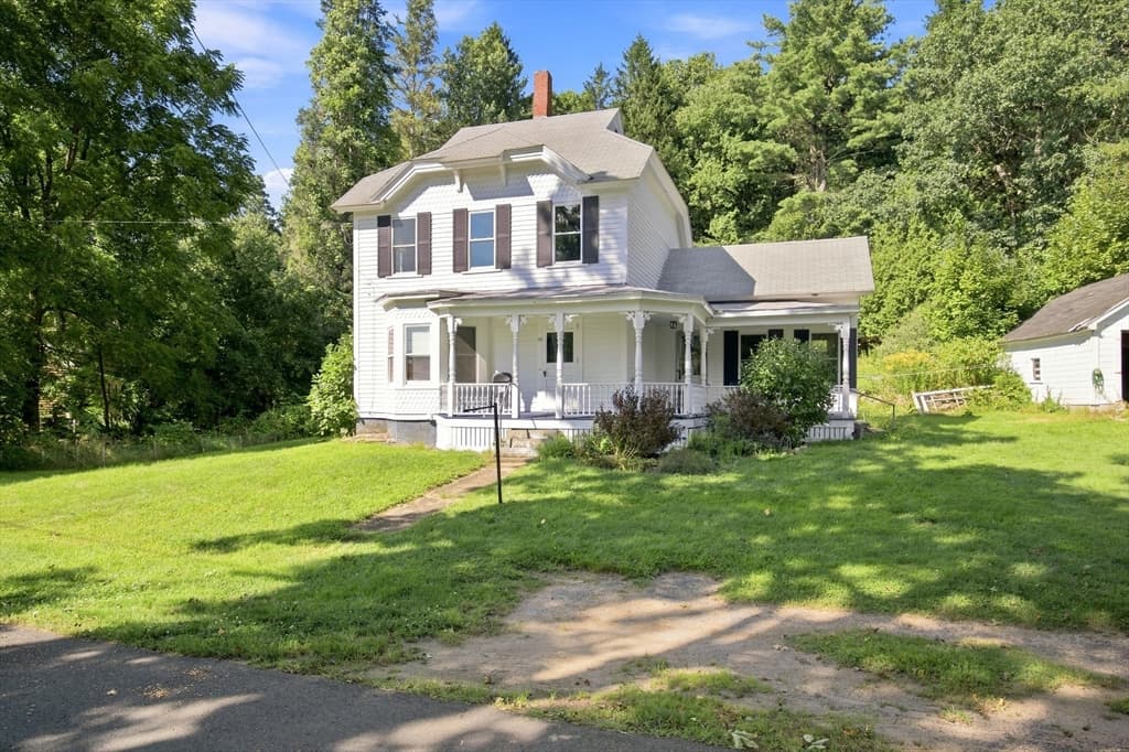 116 Richardson St, Warren MA 01083