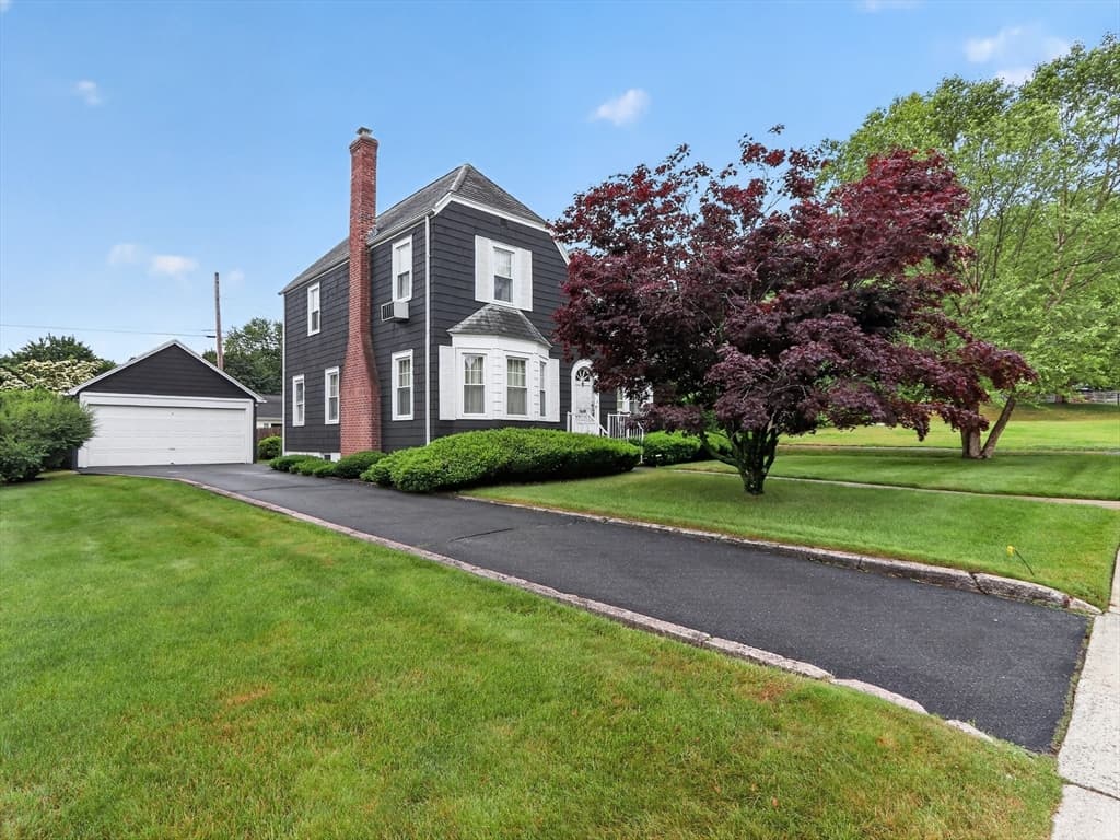 24 Lindbergh Ave, Holyoke MA 01040 photo 2