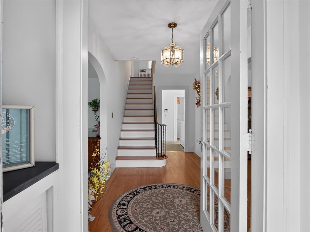 24 Lindbergh Ave, Holyoke MA 01040 photo 6