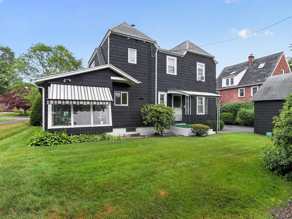 24 Lindbergh Ave, Holyoke MA 01040 photo 3