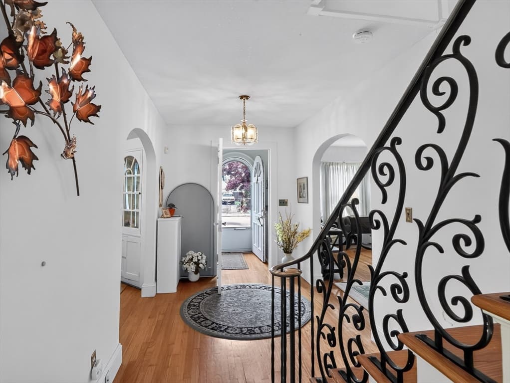 24 Lindbergh Ave, Holyoke MA 01040 photo 5