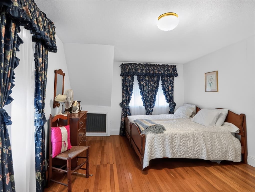 24 Lindbergh Ave, Holyoke MA 01040 photo 15