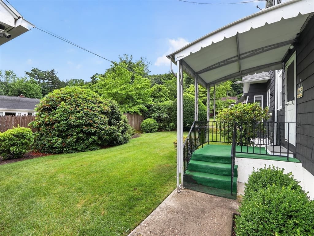 24 Lindbergh Ave, Holyoke MA 01040 photo 4