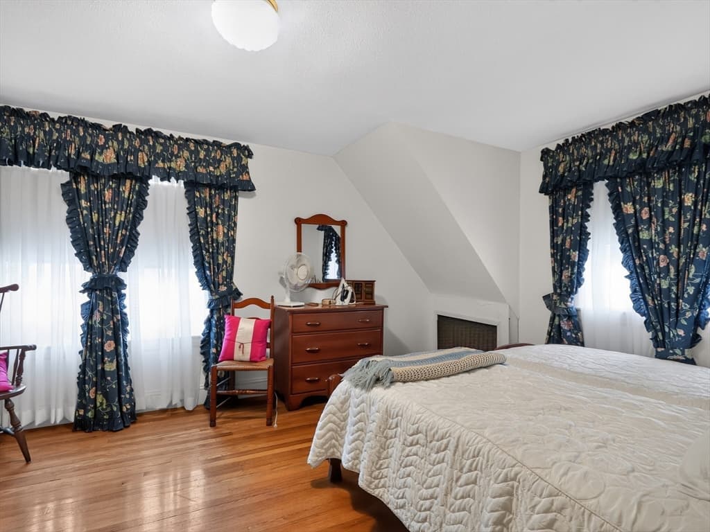 24 Lindbergh Ave, Holyoke MA 01040 photo 21