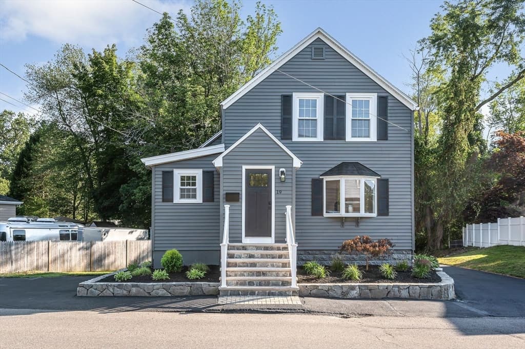 19 Butler Ave, Wakefield MA 01880 photo 2
