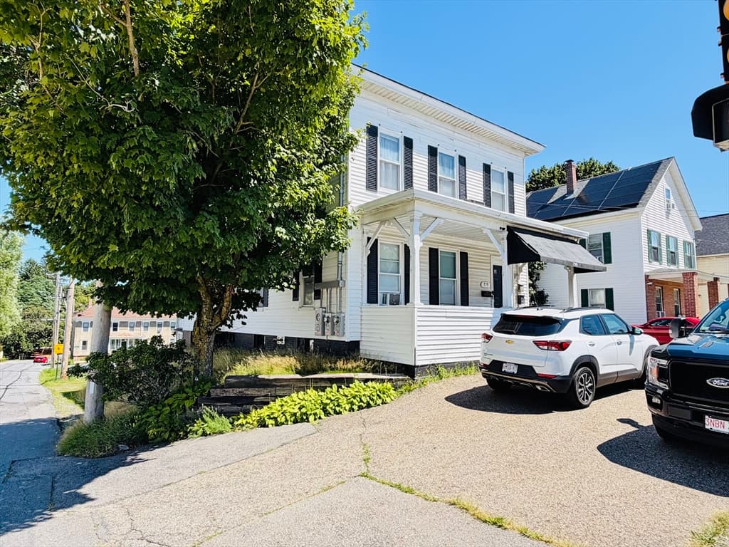 719 Main St, Clinton MA 01510 photo 2