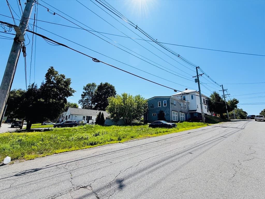 719 Main St, Clinton MA 01510 photo 4