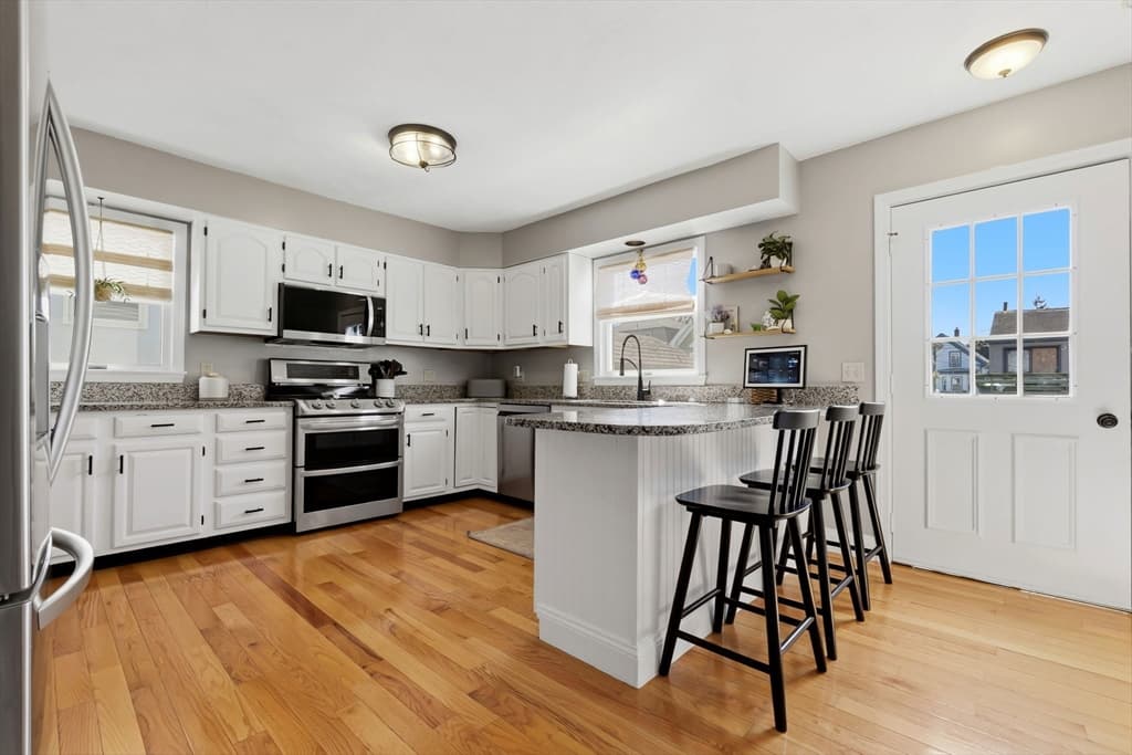 22 Myrtle St, Beverly MA 01915 photo 3