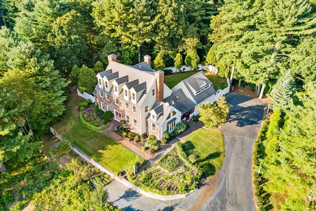 17 Old Landing Rd, Pembroke MA 02359