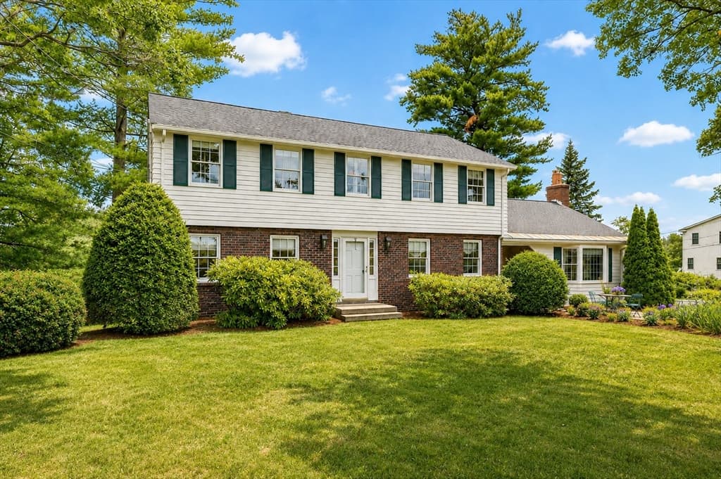 27 Church Ln, Burlington MA 01803