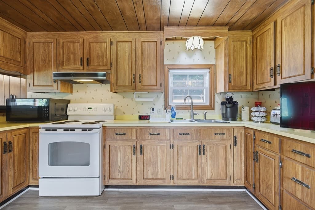 8 Donahue Lane, Grafton MA 01536 photo 13