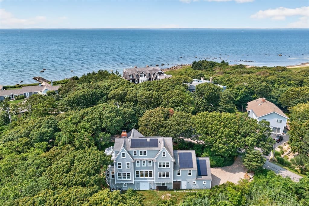 129 Racing Beach Ave, Falmouth MA 02540