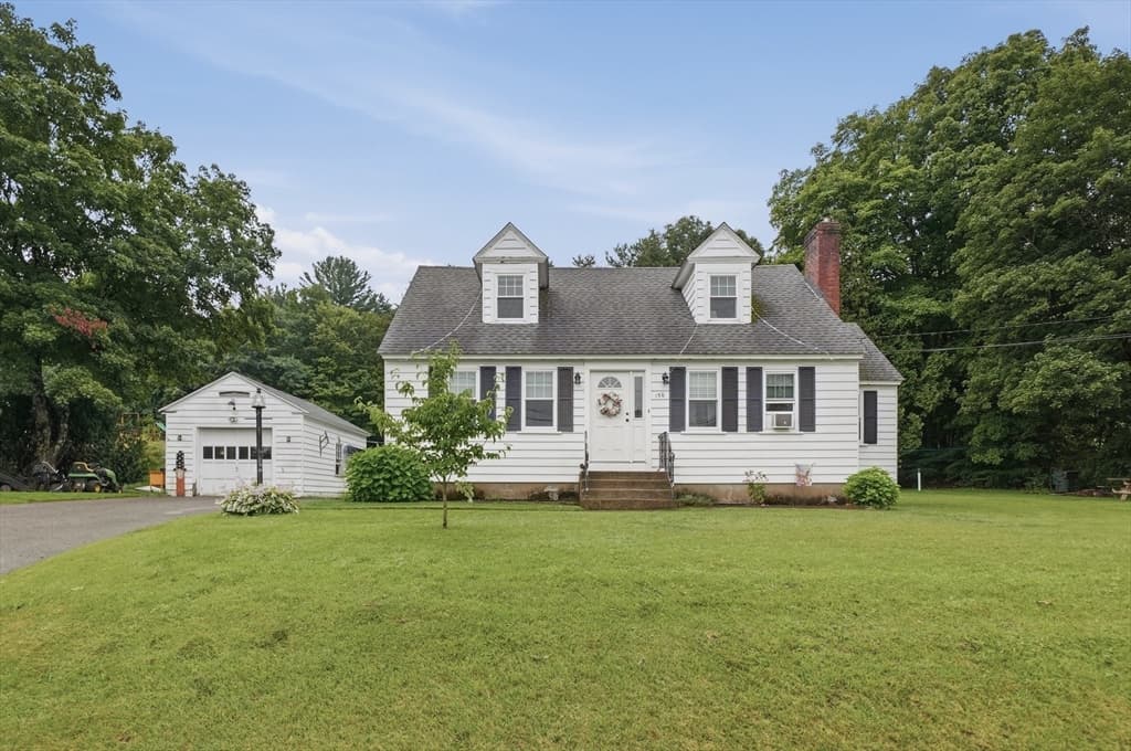 158 Oakham Road, Barre MA 01005