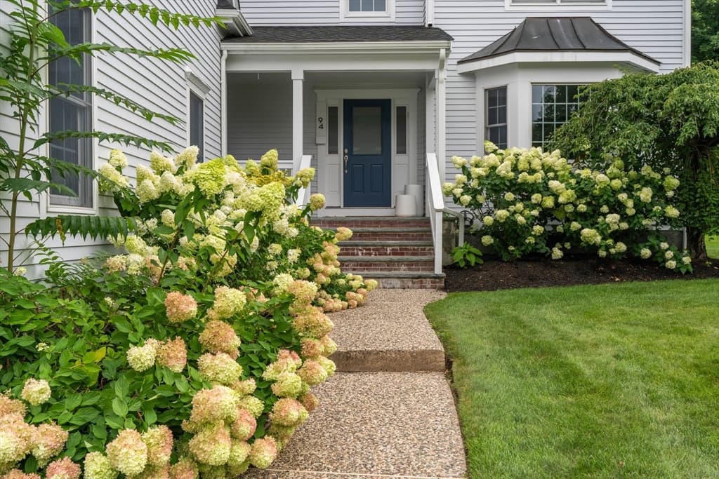 94 Cynthia Rd, Needham MA 02494 photo 2