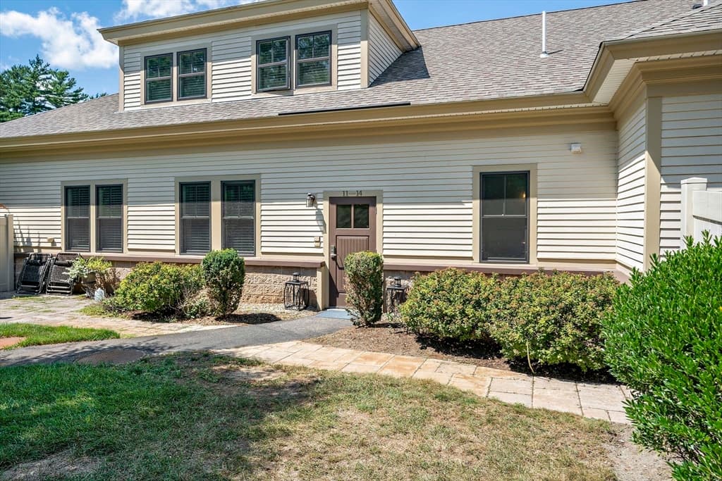 599 Washington St # 12, Pembroke MA 02359 photo 2