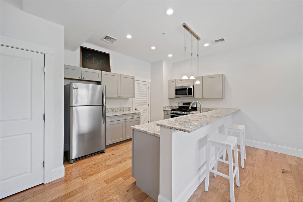 599 Washington St # 12, Pembroke MA 02359 photo 3