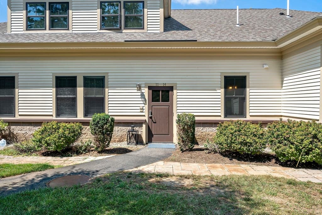 599 Washington St # 12, Pembroke MA 02359