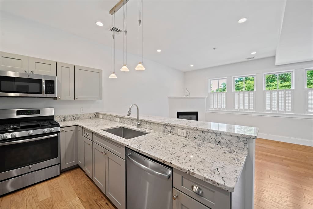 599 Washington St # 12, Pembroke MA 02359 photo 5