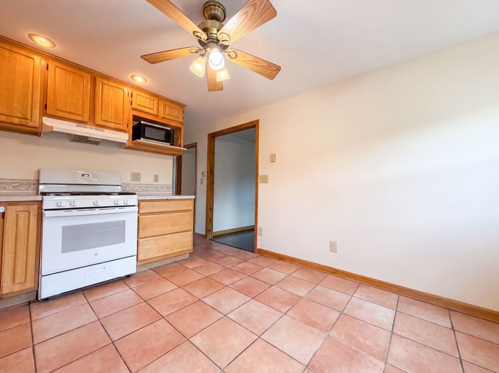 17 Monarch St, Lowell MA 01854 photo 12